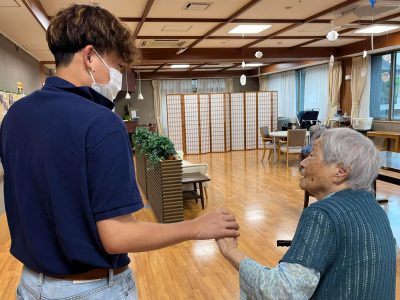 SAで爆睡する親子でした